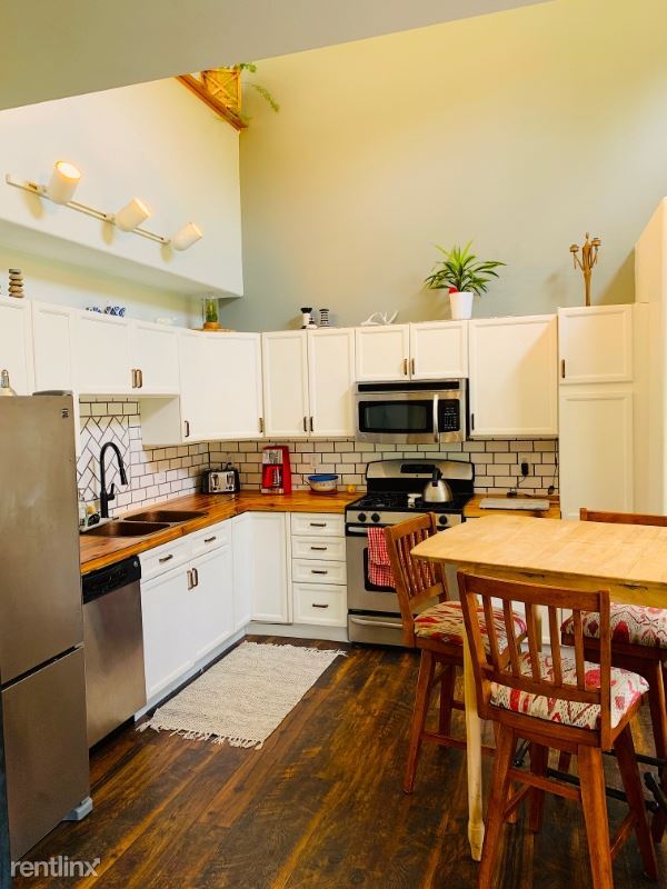 Building Photo - 3829 Alpine Village Dr
