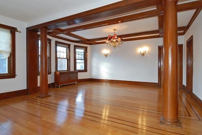 Building Photo - 914 80th St