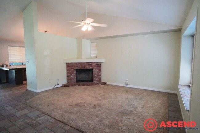 Foto del edificio - Remarkable Home Near Old River and White Ln!