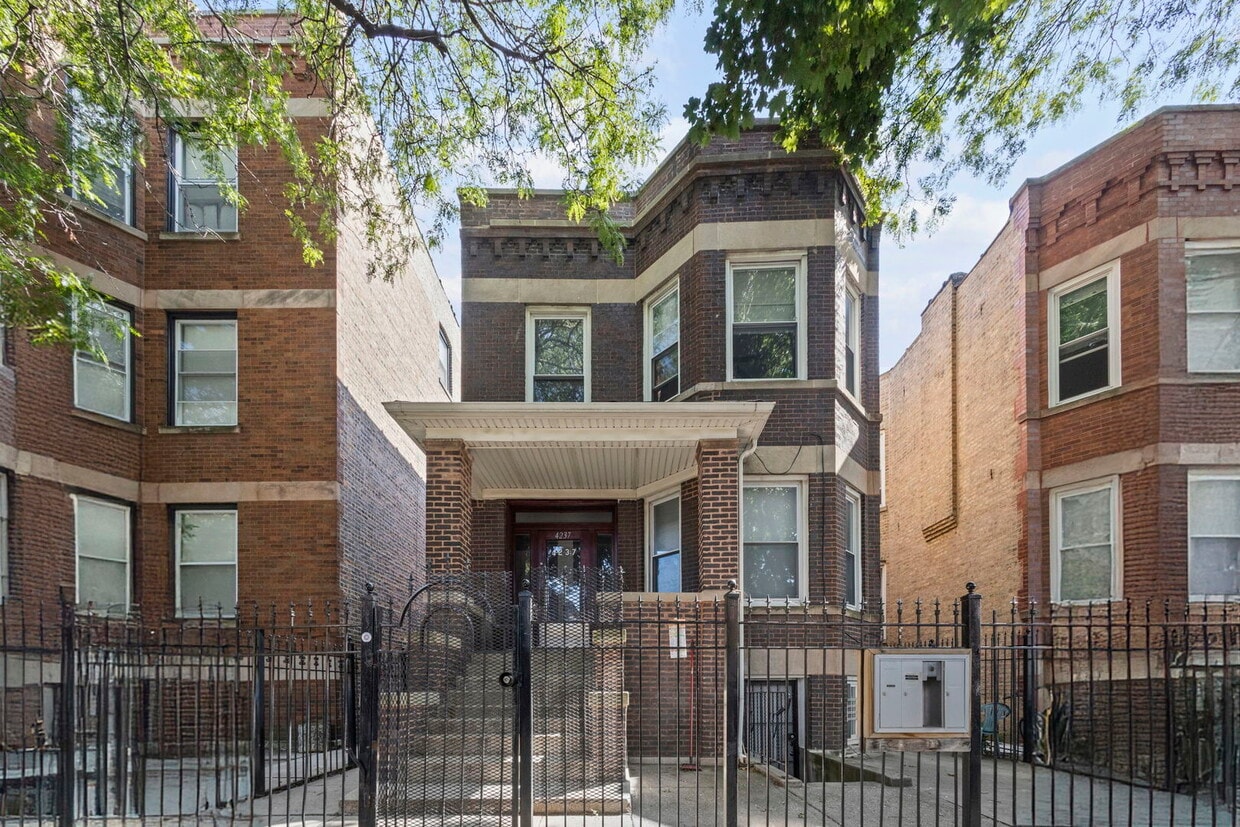 Primary Photo - 4237 W Potomac Ave