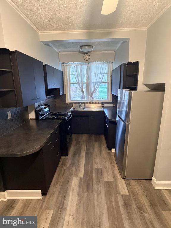 Building Photo - 166 Clymer St