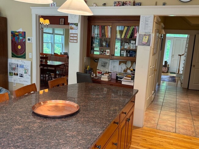 Building Photo - 4 bedroom home in Blueberry Hill neighborhood