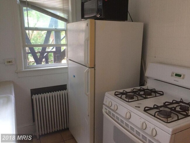Kitchen - 8513 Flower Ave