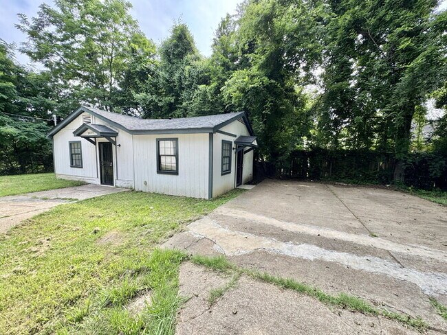 Building Photo - 1407 Ferguson Rd