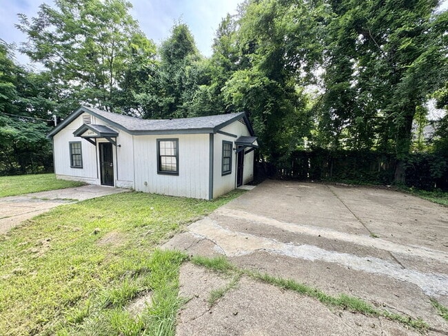 Foto del edificio - 1407 Ferguson Rd