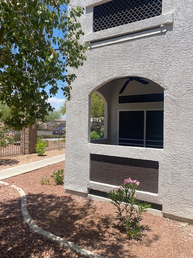 Foto del edificio - 700 Carnegie St