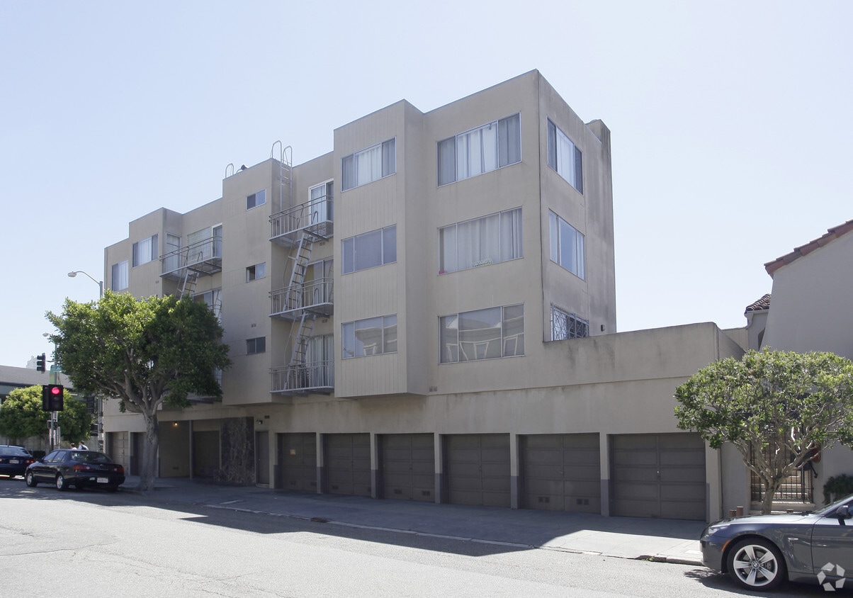 Building Photo - 2000 Lombard St