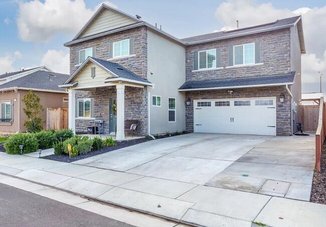 Building Photo - 3817 Evergreen Village Ln