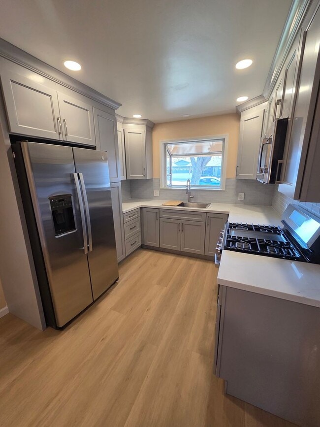 Building Photo - Newly remodeled 3 bedroom 2 bathroom home