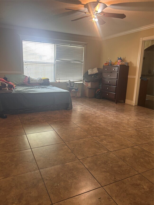 Foto del edificio - 7811 Fall Glen Dr