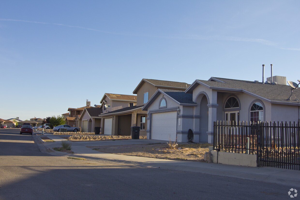 Building Photo - Desert Breeze