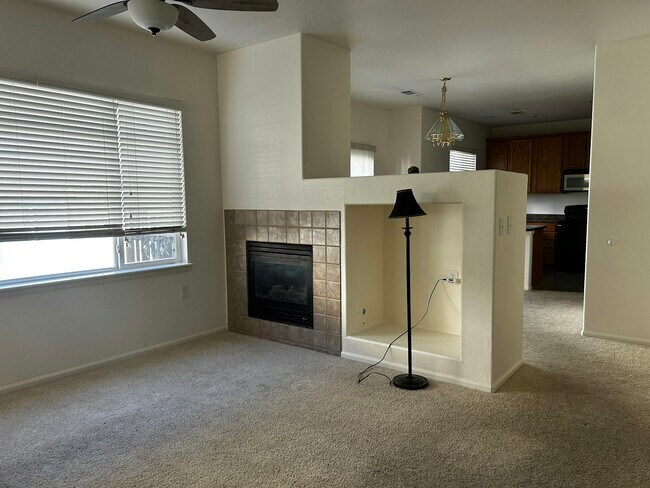 Foto del edificio - 12929 Grant Cir E