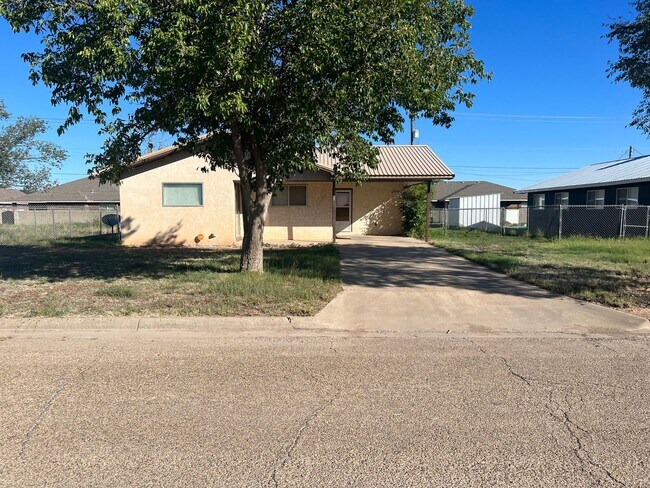Building Photo - Home on Leo Drive