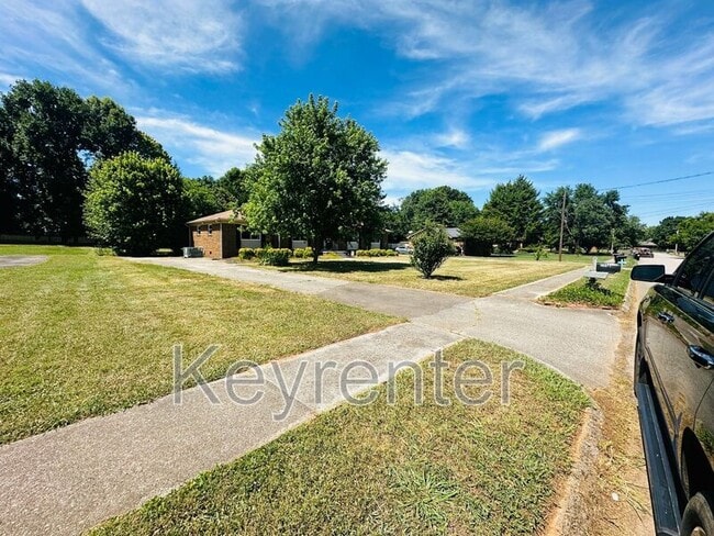 Building Photo - 11629 S Williamsburg Dr