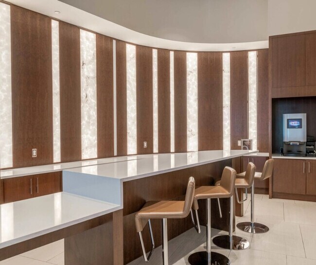 Building Photo - 1200 S Fern St