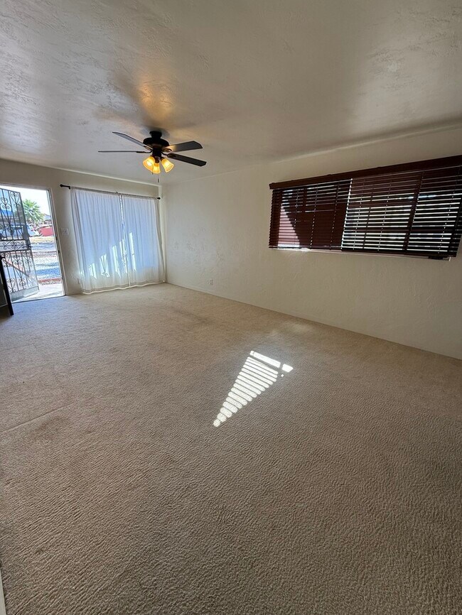 Building Photo - HOUSE FOR RENT