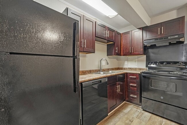 Building Photo - Somerset Apartments