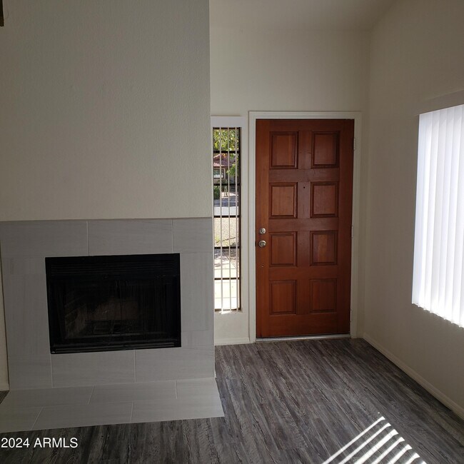 Building Photo - 4138 W Gary Dr