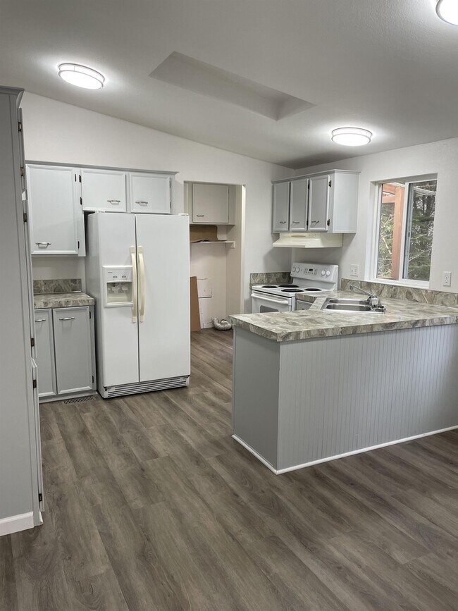 Building Photo - 273 SE 130th Dr