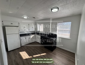 Building Photo - 321 Willow St