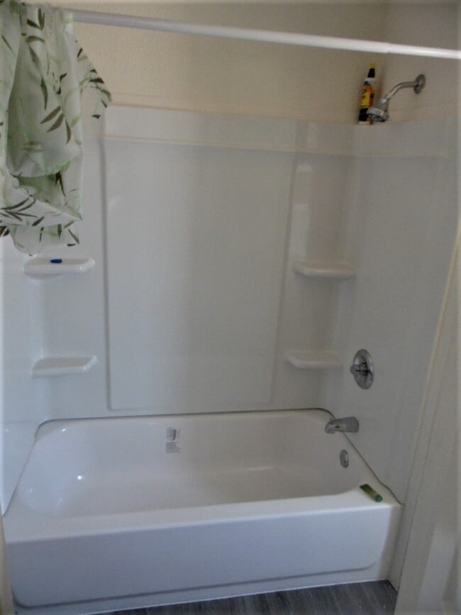 Baño de invitados - 208 Mohawk Dr