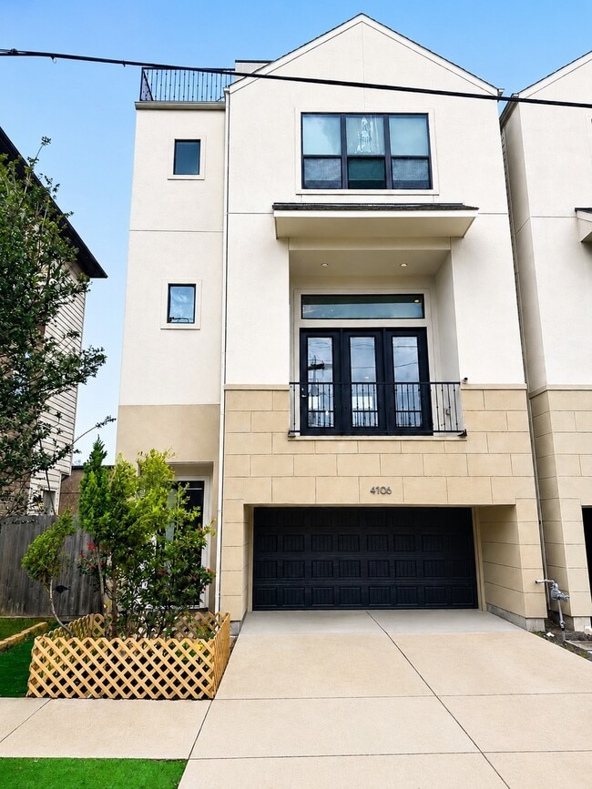 Building Photo - 4106 Marina St