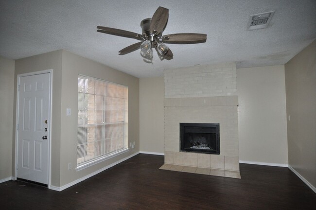 Building Photo - 512 Rita Ln