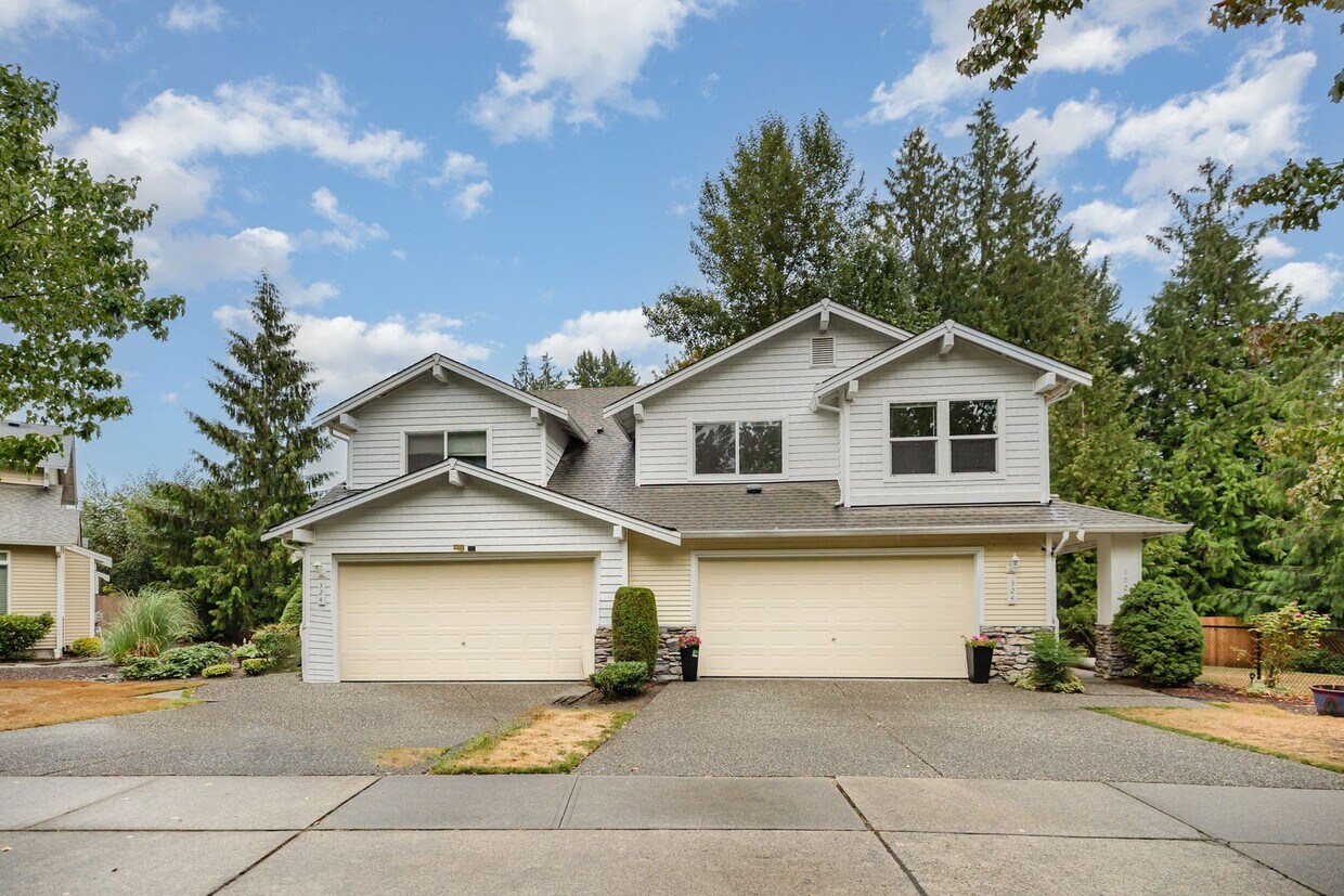 Primary Photo - Townhouse available in lynnwood
