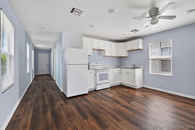 Building Photo - 641 6th St
