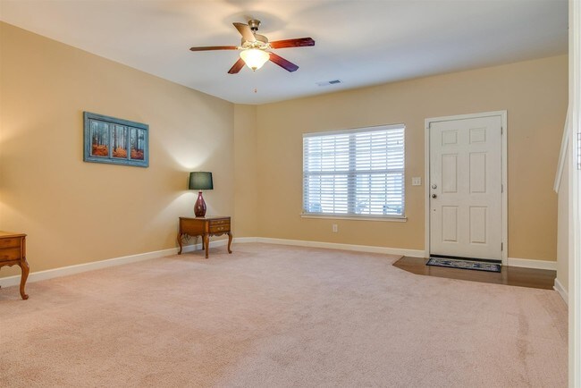 Foto del edificio - 735 Tulip Grove Rd
