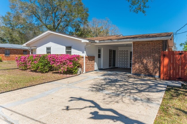 Foto del edificio - Updated 3 Bedroom in Great Location!