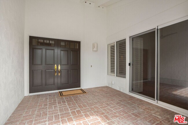 Building Photo - 4618 Park Mirasol