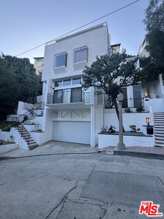 Building Photo - 1713 Queens Ct