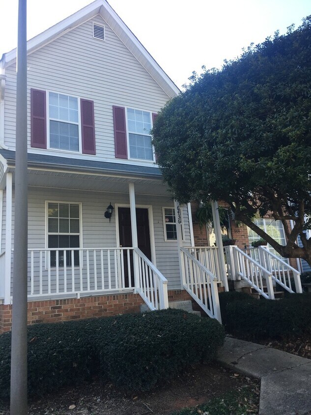 Primary Photo - Spacious Townhouse in Windsor Gate