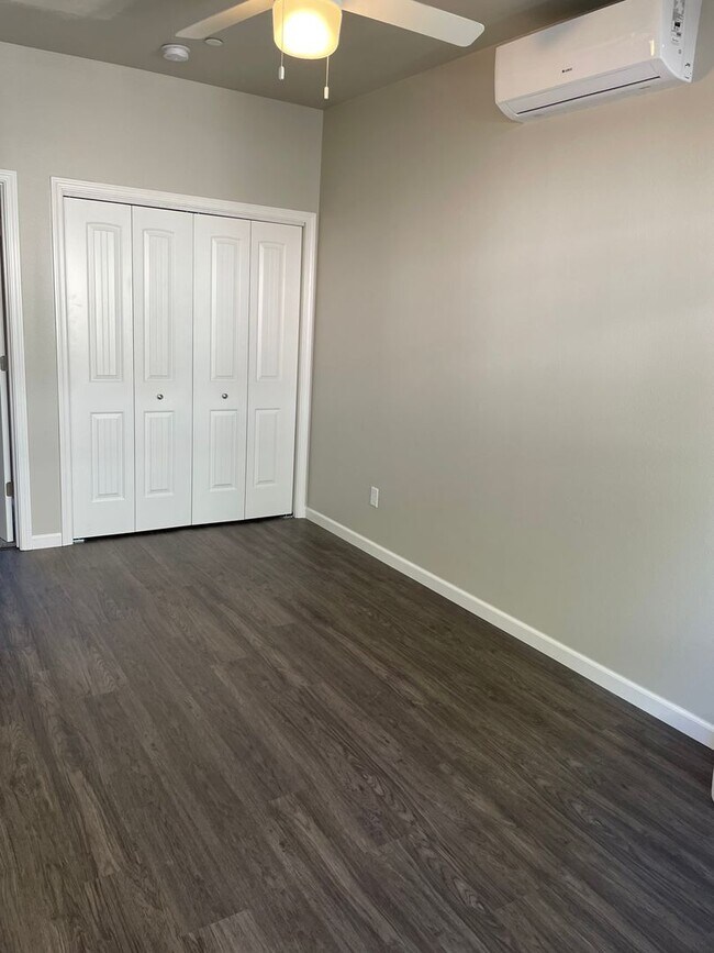 Foto del edificio - 485 E 6th St