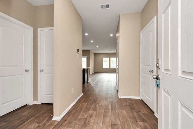 Foto del edificio - 5415 Dover Ter Wy