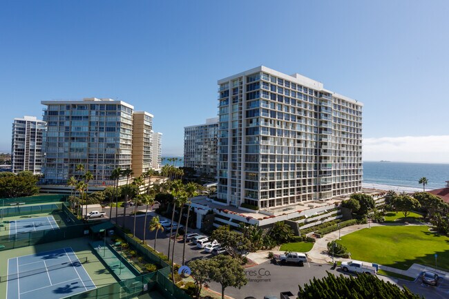 Building Photo - 1710 Avenida del Mundo