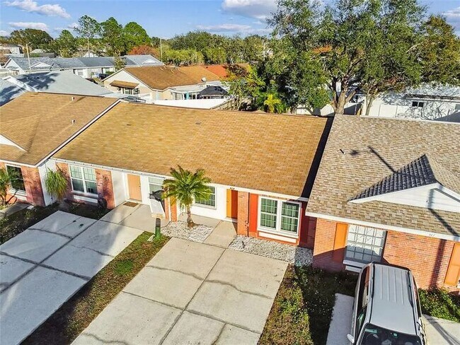 Building Photo - 915 Burlwood St