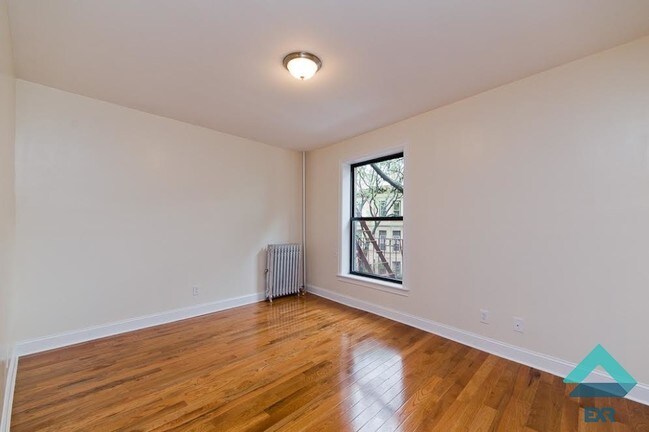 Building Photo - 38 Saint Pauls Pl