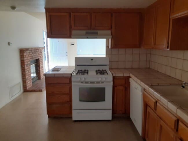 Foto del edificio - 3 BEDROOM 2 BATH UNIT