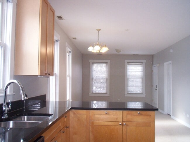 Foto del edificio - 1419 Darrow Ave