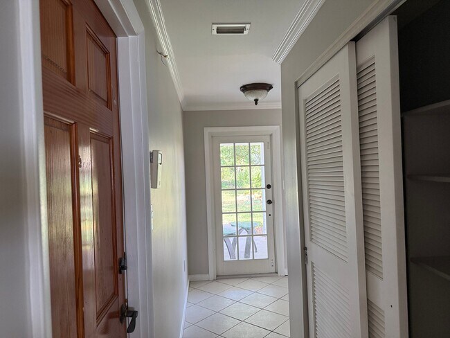 Foto del edificio - 1467 Newfound Harbor Dr