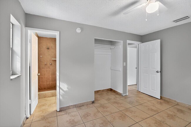 Foto del edificio - 4810 NW 19th St