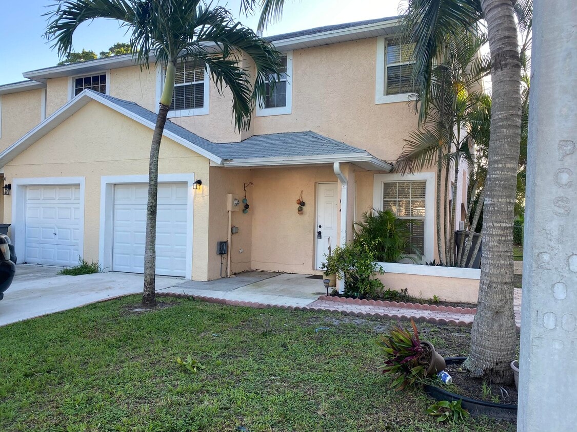 104 Pheasant Run Blvd, West Palm Beach, FL 33415 Townhome Rentals in