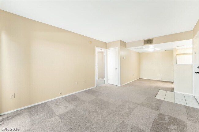 Building Photo - 8070 W Russell Rd