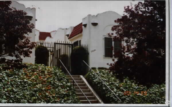 Primary Photo - 3936-3940 1/2 W. 27th St.