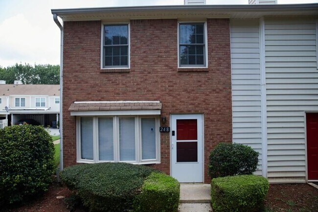 Foto del edificio - 248 Mill Creek Pl