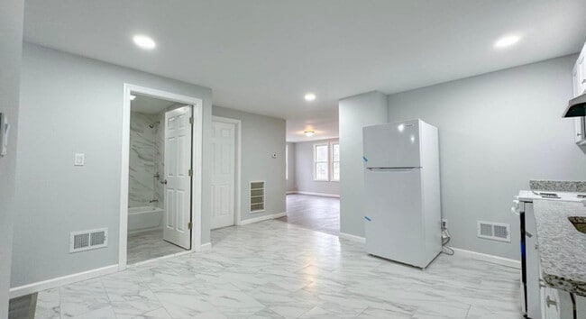 Building Photo - 17 Pearl St