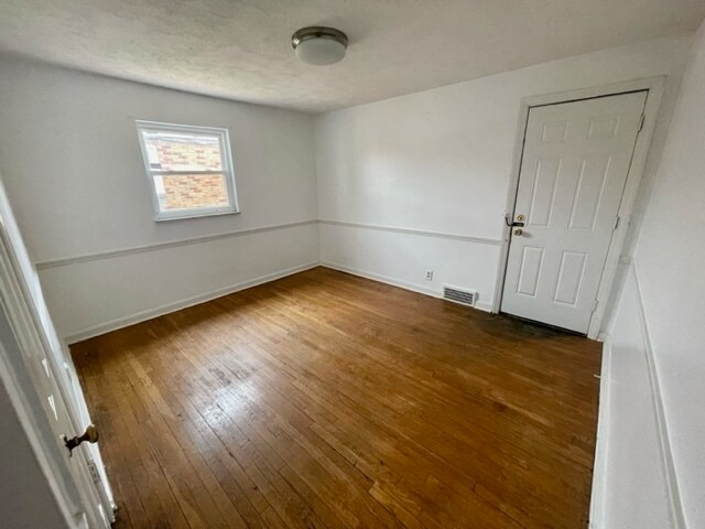 Foto del edificio - 4104 Lambert Rd