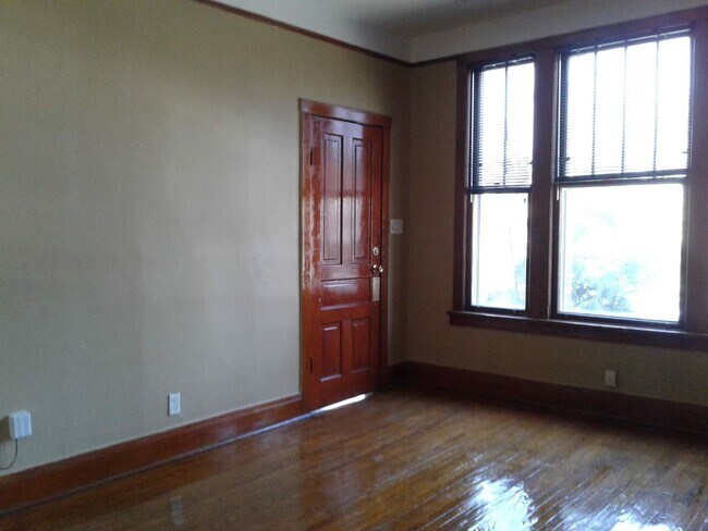 Building Photo - 3018 N Hoyne Ave